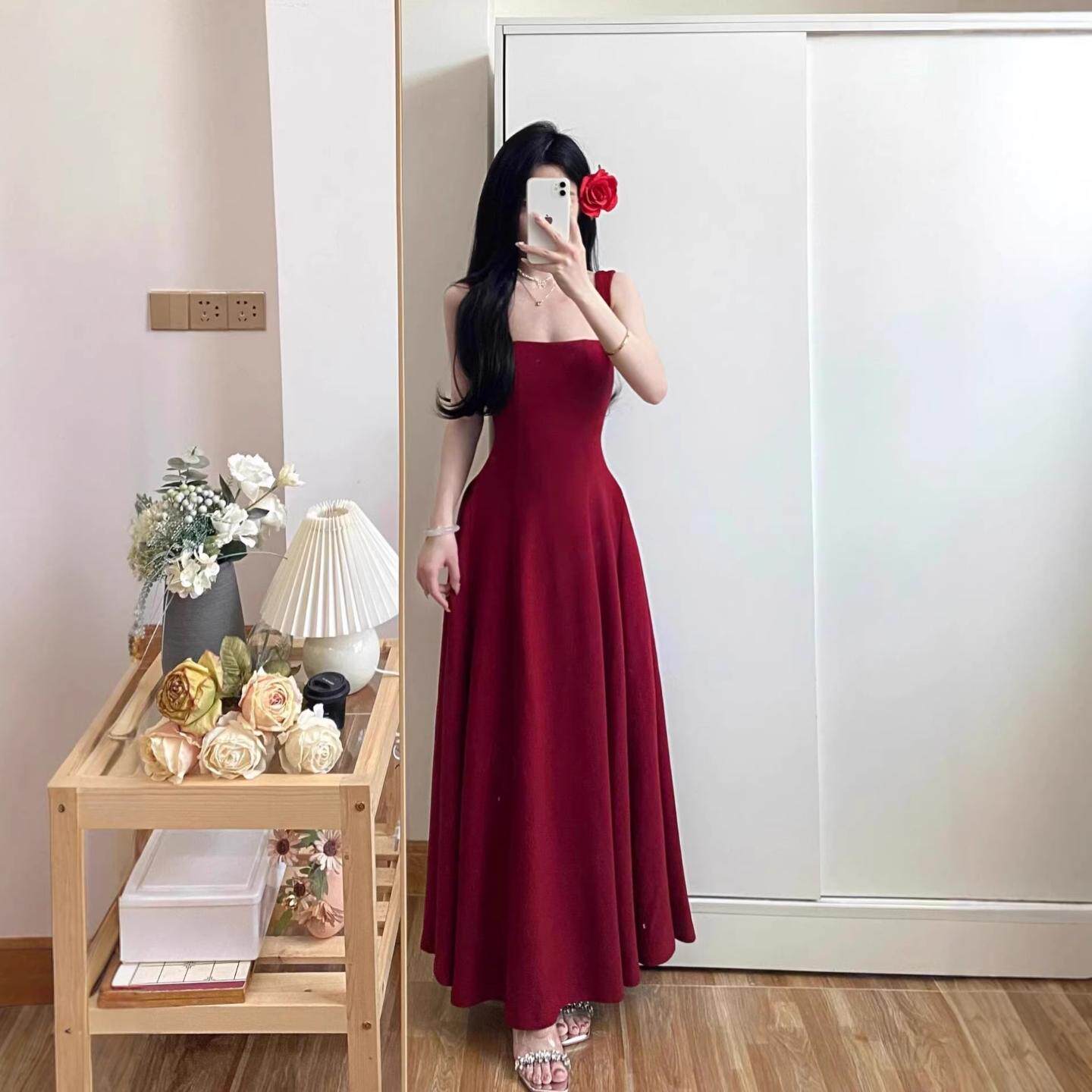 红色吊带连衣裙女夏季法式小个子高级感礼服裙收腰显瘦红裙子长裙