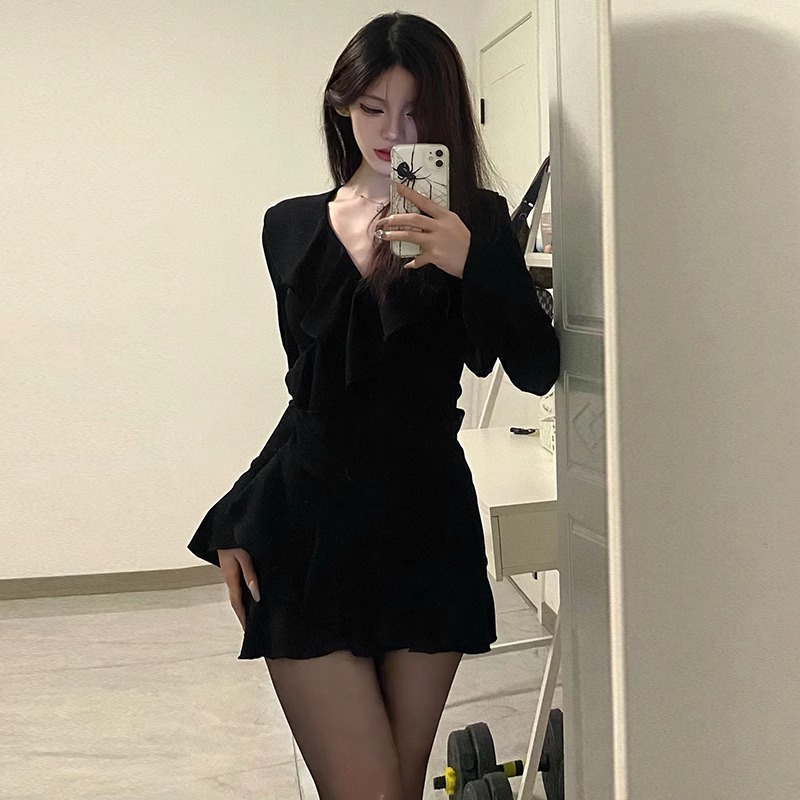 辣妹英伦风显瘦感穿搭小个子荷叶边v领长袖连衣裙显身材热辣小妈