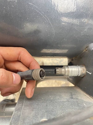 徐工中联三一吊车接头带电线