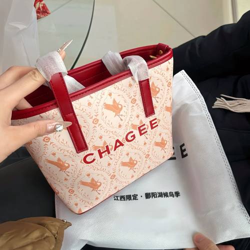 霸王茶姬发财桶限定斜挎包