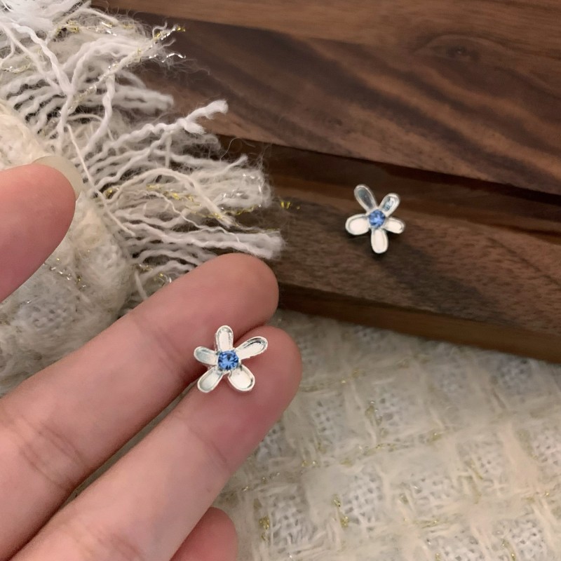 甜美五瓣花朵蓝锆石小巧耳钉