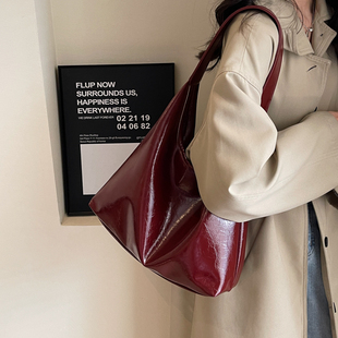 韩国复古托特包包女2025新款高级感简约通勤腋下包女大容量单肩包