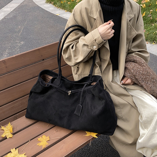 少年漂流托特包大容量包包女休閑通勤黑色旅行大包單肩包 網(wǎng)紅同款