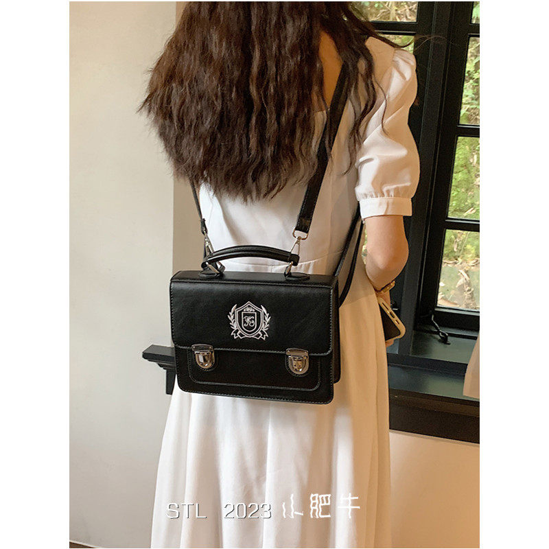 小众日系JK制服包包女2025新款学院风双肩包大容量通勤邮差背包图片