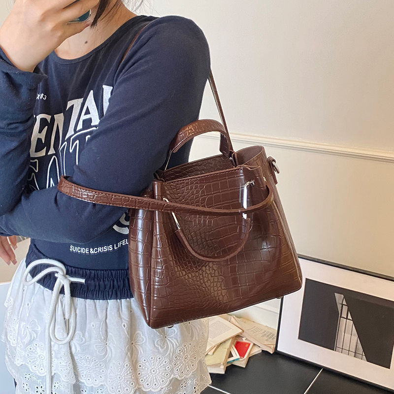 高级质感轻奢手提斜挎包女