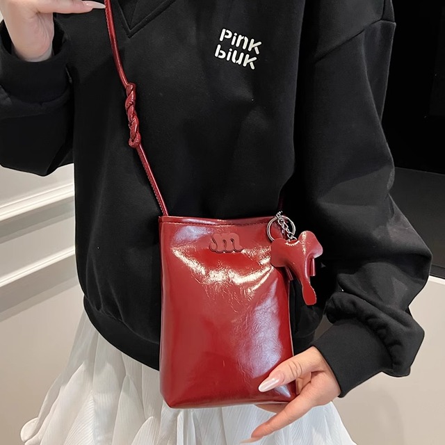 时尚女生斜挎包百搭手机包