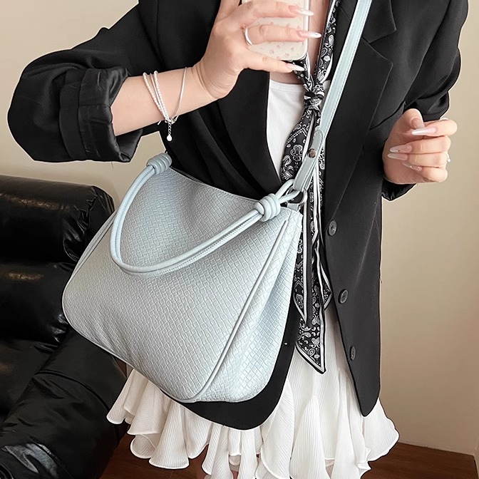 韩国水桶包简约单肩斜挎包