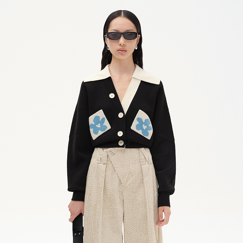 撞色翻领“蓝花”贴袋羊毛开衫