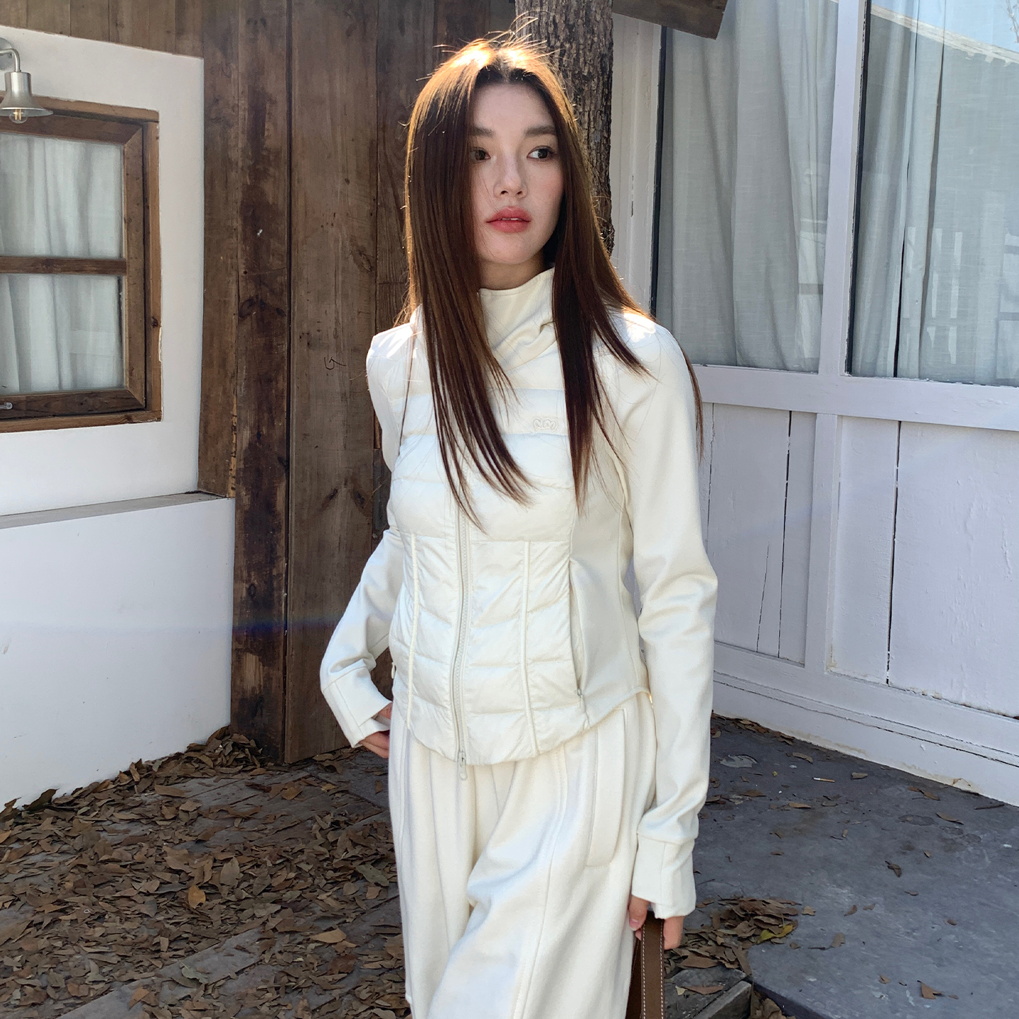 NMORE设计师品牌 25冬季新款 暖茶白拼接修身轻便鹅绒服