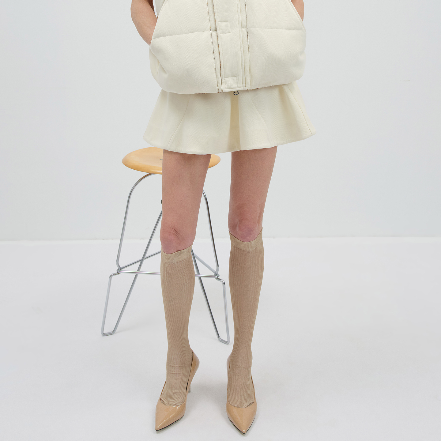 NMORE设计师品牌 25秋季新款 暖茶白喇叭卫裙