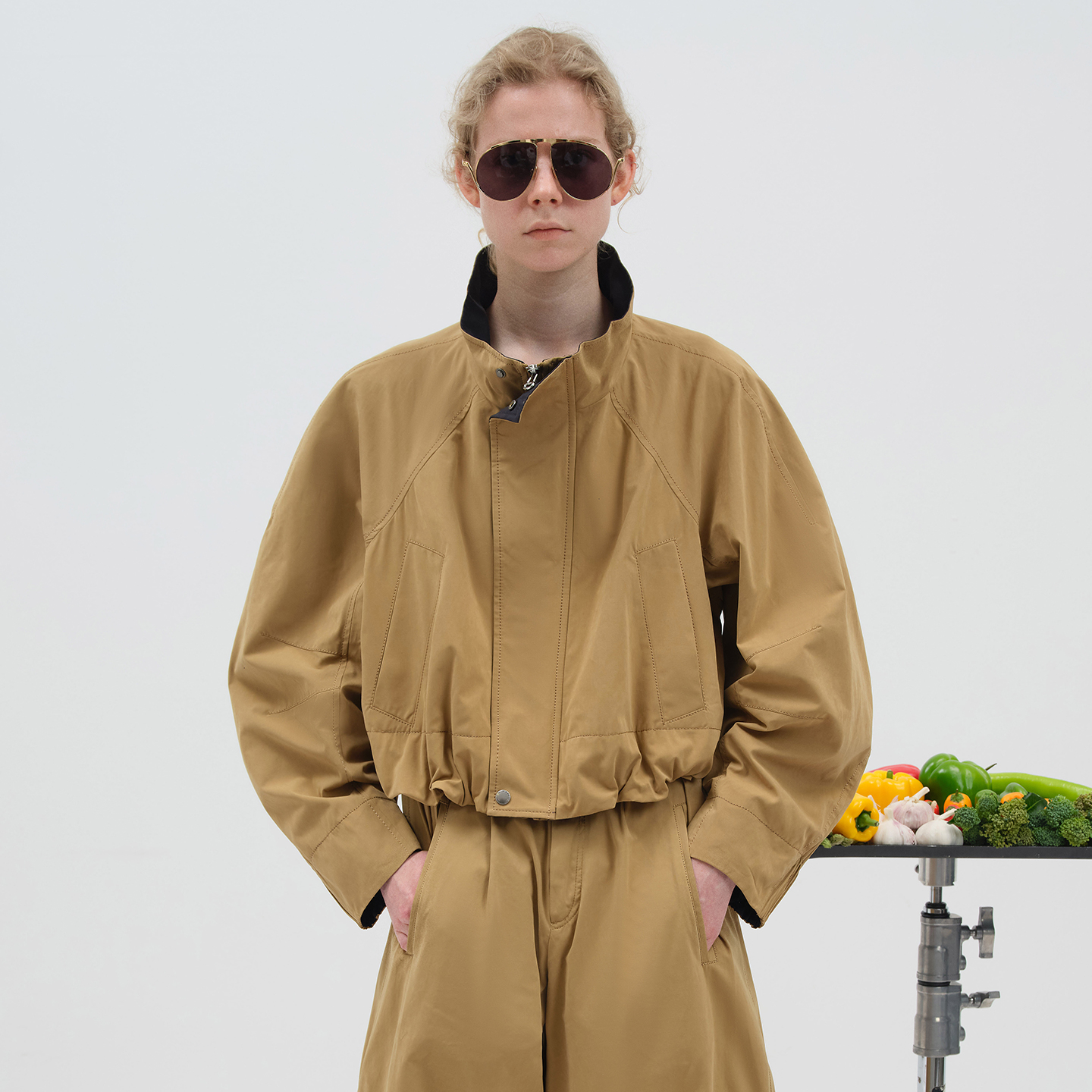 NMORE设计师品牌 25秋季新款 秋霜卡撞领插肩袖造型外套