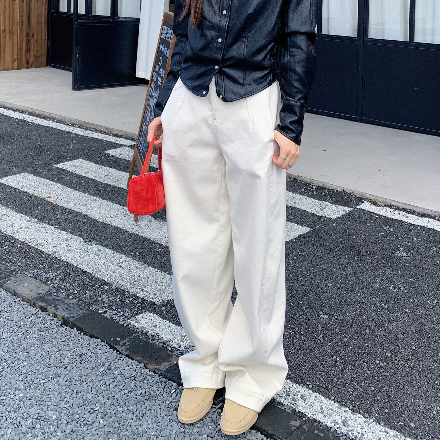 NMORE设计师品牌 25秋季新款 暖茶白弧形分割装饰廓形牛仔裤