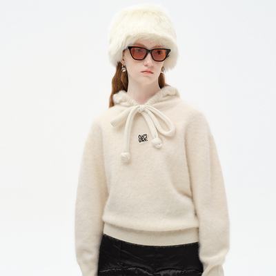 珍珠白字母绣花羊绒连帽衫