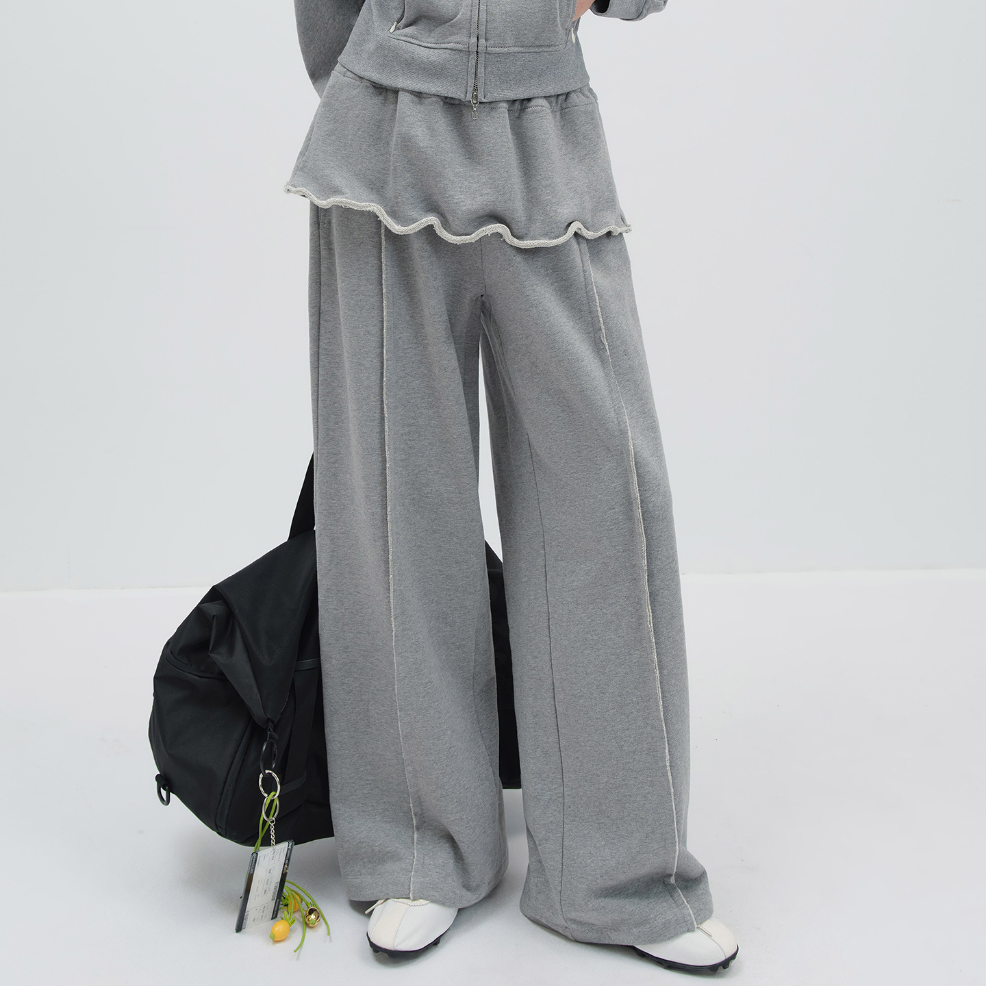 NMORE设计师品牌 25秋季新款 雅灰色荷叶边装饰分割阔腿裙裤