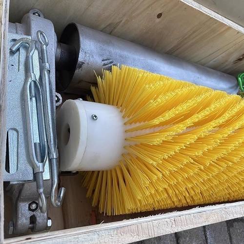 无动力滚刷清扫器煤矿沙石场砼拌合站皮带输送机螺旋式尼龙毛刷辊