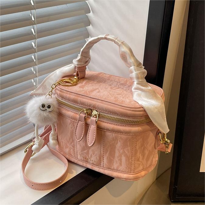 高级感简约百搭包包女2025春夏新款小众设计水桶包韩版手提单肩包