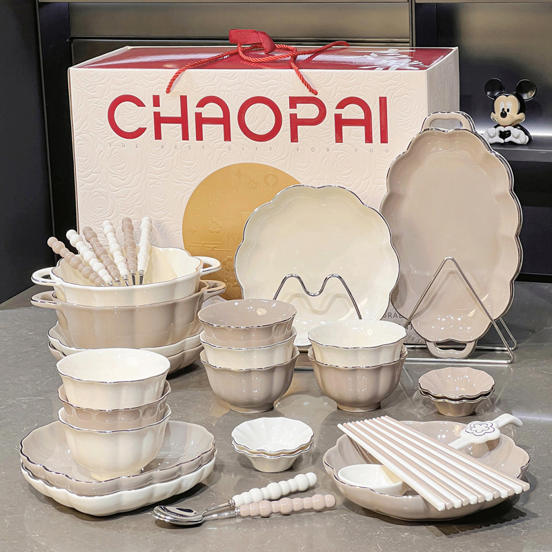奶油风陶瓷碗碟套装家用2025新款碗筷盘子组合乔迁新居餐具高级感