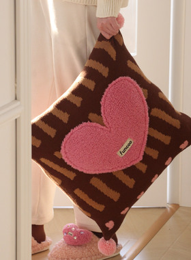 FUNCOO原创设计毛绒绒立体爱心毛球抱枕靠垫腰枕舒适柔软