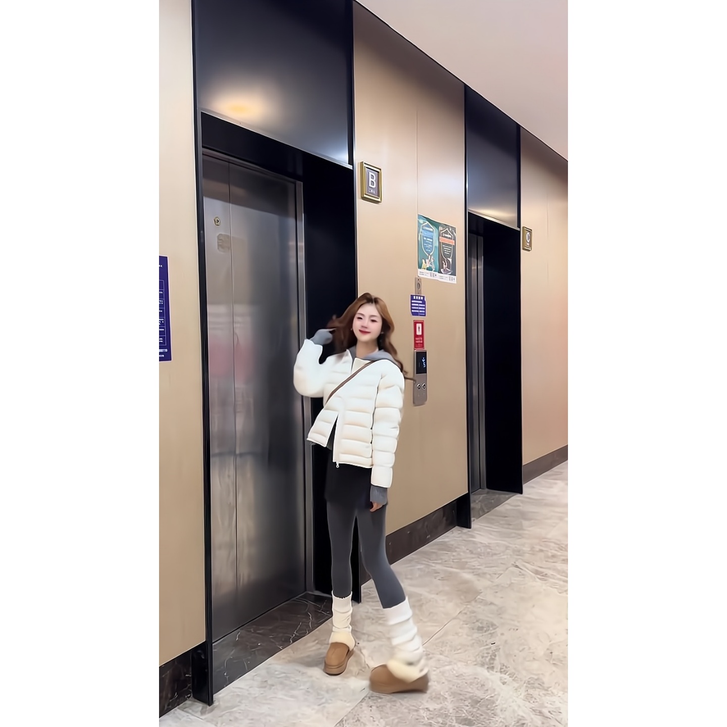 韩系简约短款圆领90白鸭绒羽绒服