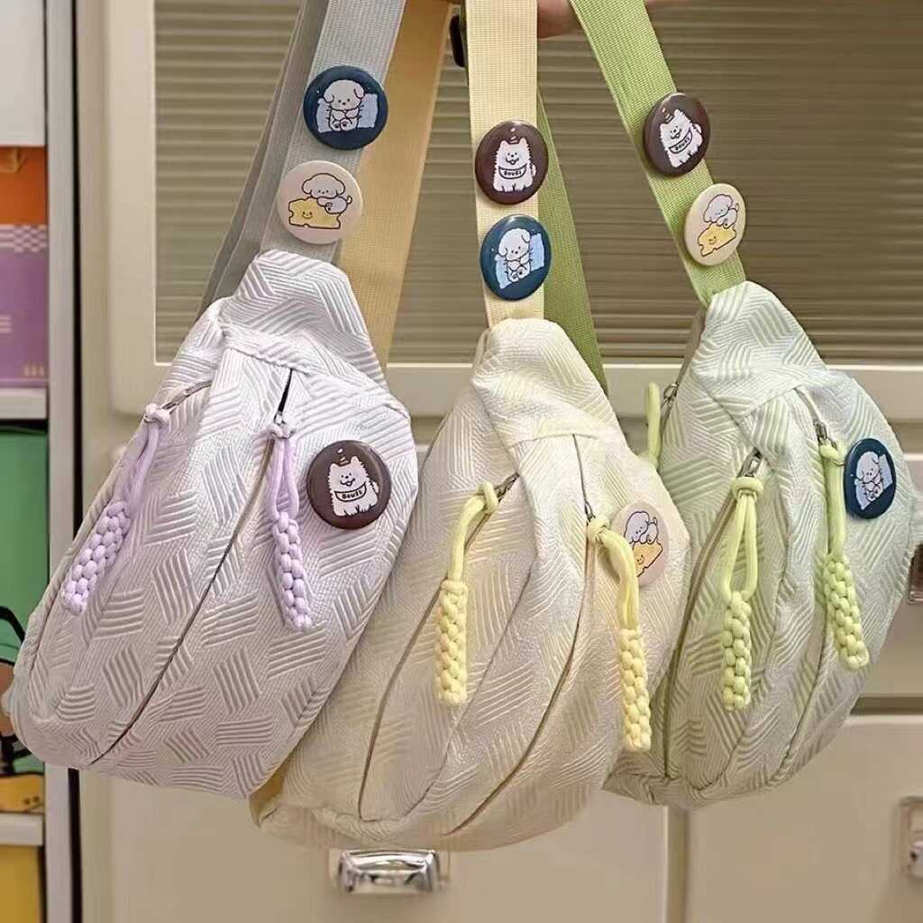 可爱轻便小众斜挎腰包女日系in清新简约百搭小胸包饺子包运动背包