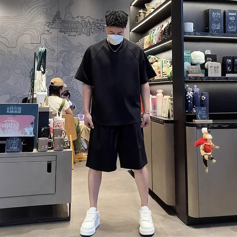 夏季薄款简约纯色冰丝休闲运动套装男时尚百搭宽松短袖短裤一整套