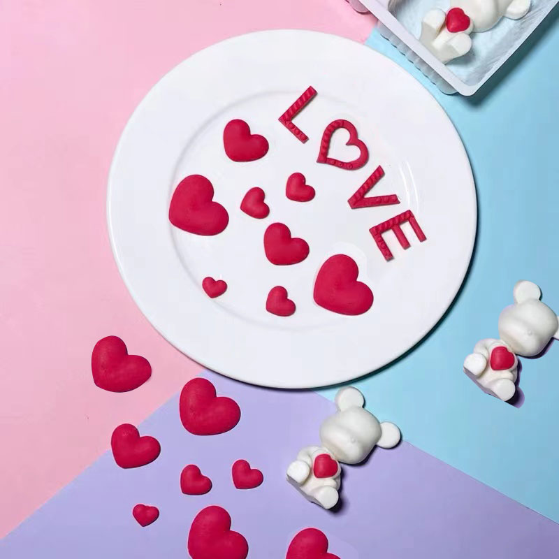 红色爱心love小熊巧克力蛋糕装饰