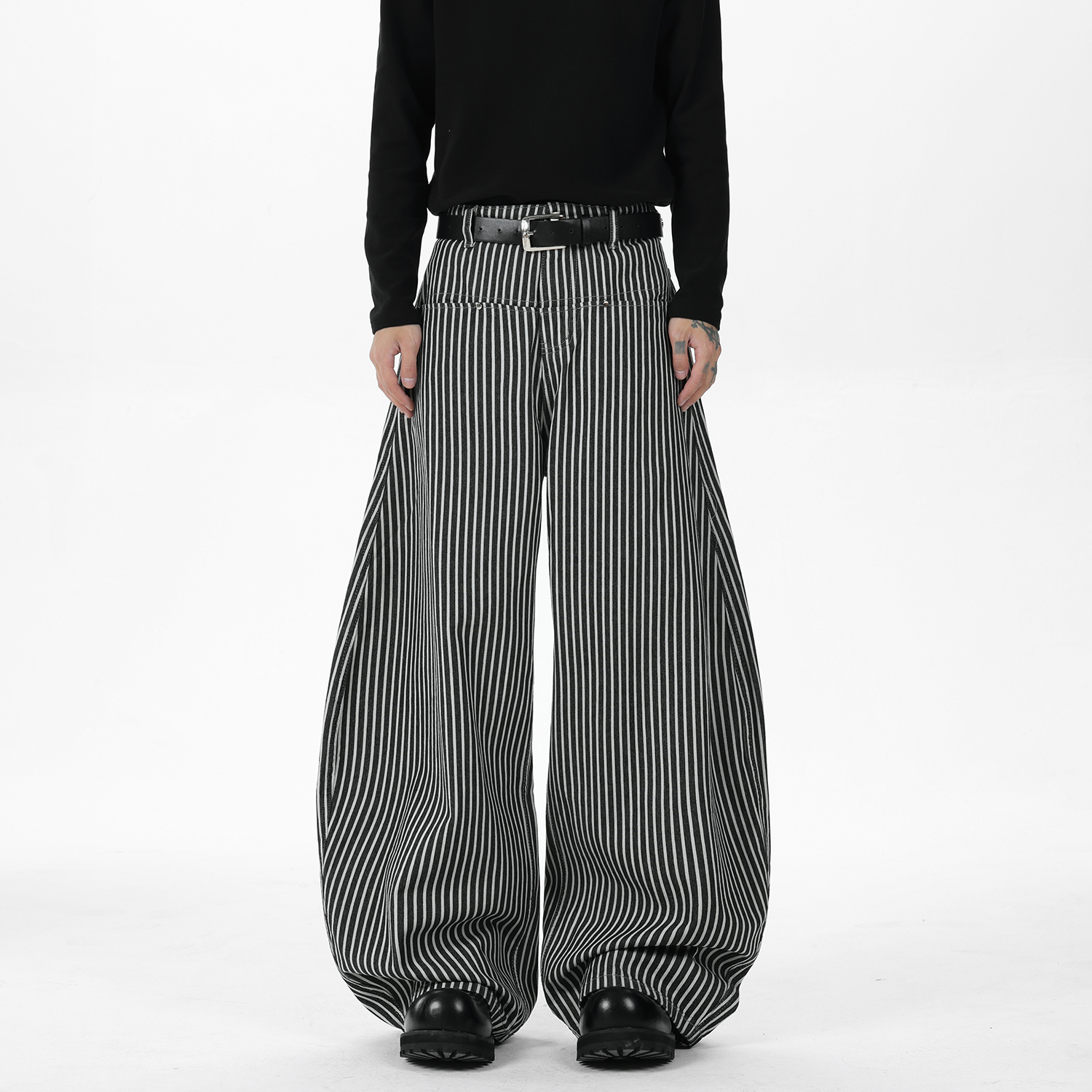 现货A412-DM507-特P51-限价98-竖条纹弯刀廓形一字袋牛仔裤，男装牛仔裤，电商A412