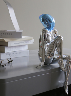 未来科技感艺术银色机械女泡泡装饰摆件客厅书房轻奢人物坐姿雕塑