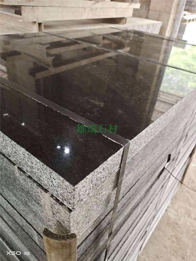 广西芝麻黑钟山青火烧板荔枝面天然花岗岩广场地铺路沿石墓碑石材