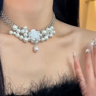 小众珍珠花朵项链女设计轻奢高级感锁骨链夸张颈链配饰2024新款潮