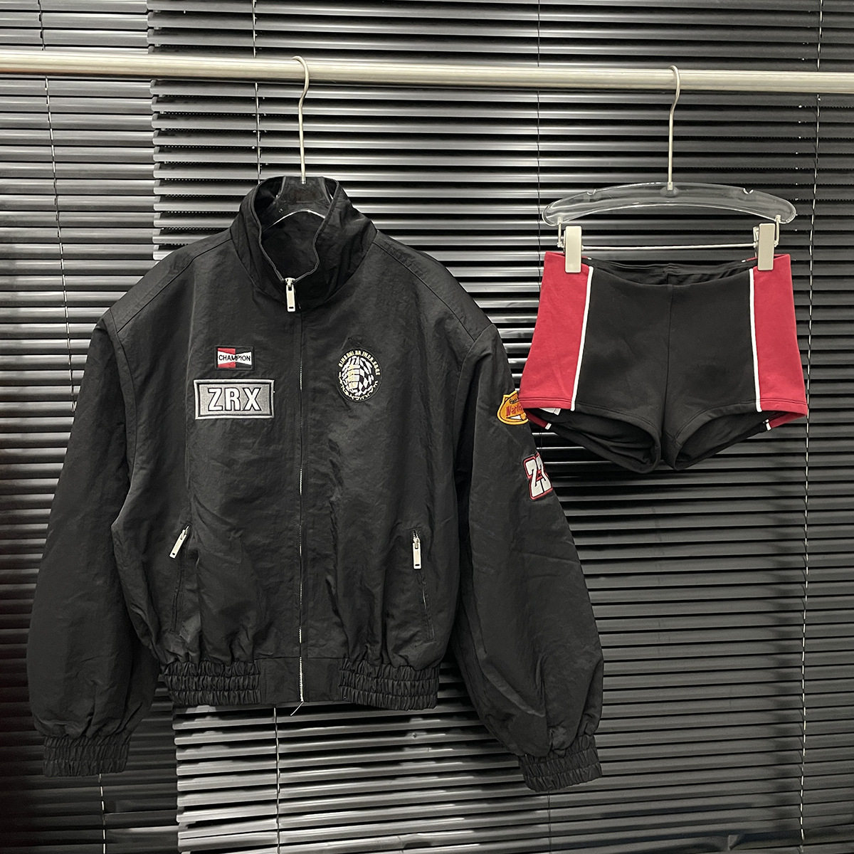 2025年早秋新款棒球服时尚套装女美式复古刺绣外套+短裤两件套
