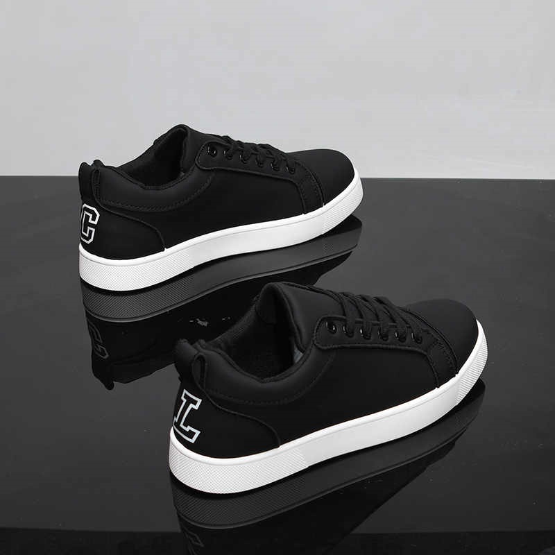 2025秋季低帮耐磨防臭工作休闲鞋黑色德训鞋男鞋时尚百搭运动板鞋