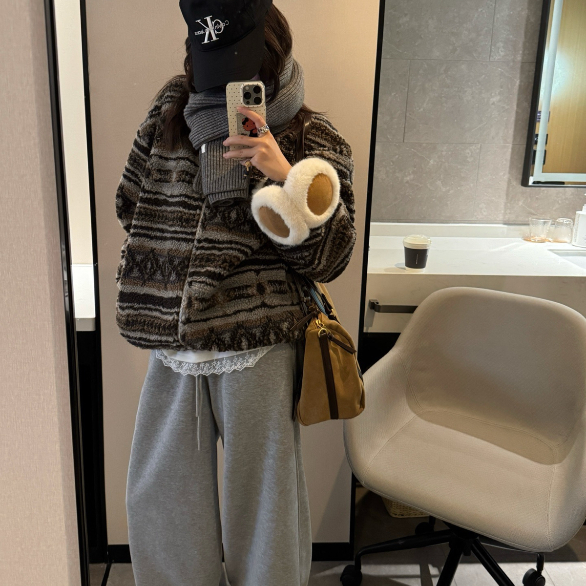 HEY BELLA-髦慵懒立领撞色绒里仿羊羔毛厚实保暖百搭短外套E6673