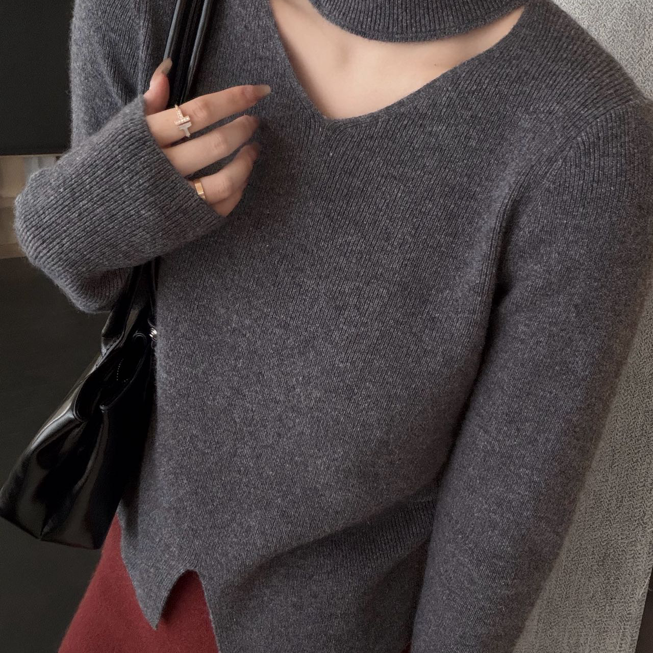 TB媞宝-羊毛51.0温柔小心机挂脖v领气质毛衣(含51.0绵羊毛)520121