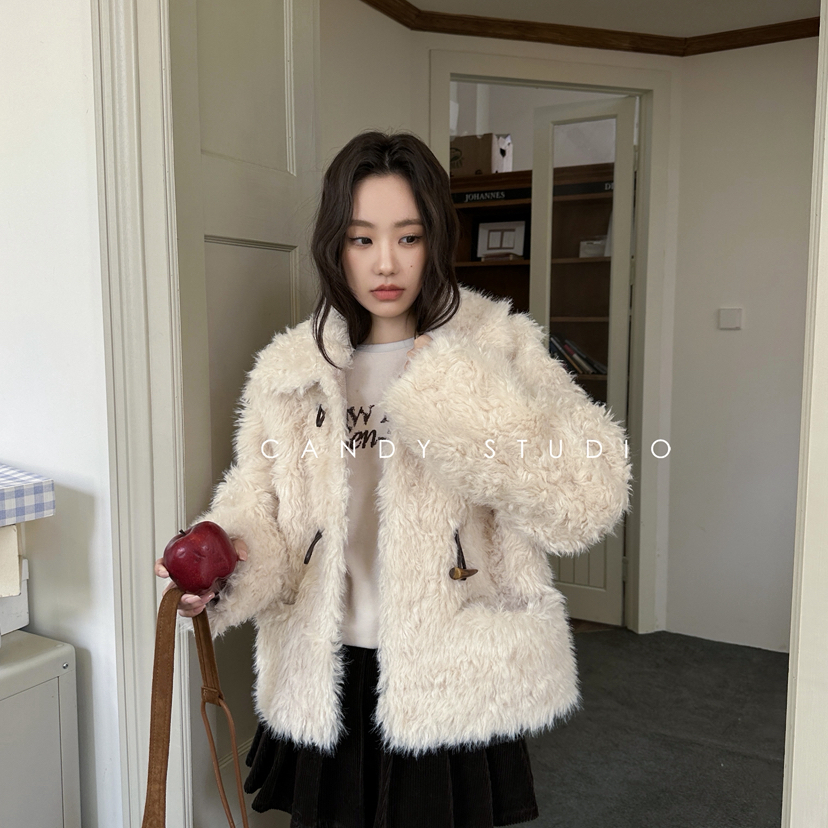 CANDY糖果-冬上新氛围感毛绒翻领设计短外套E7806