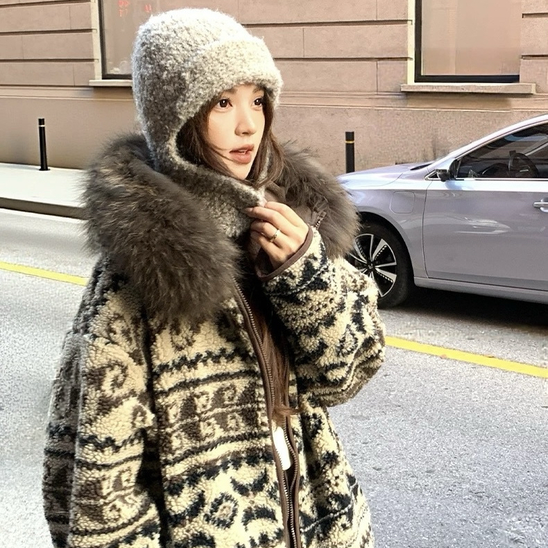 HEY BELLA-羊羔毛复古夹棉保暖慵懒时髦短外套(配环保毛领)E6681