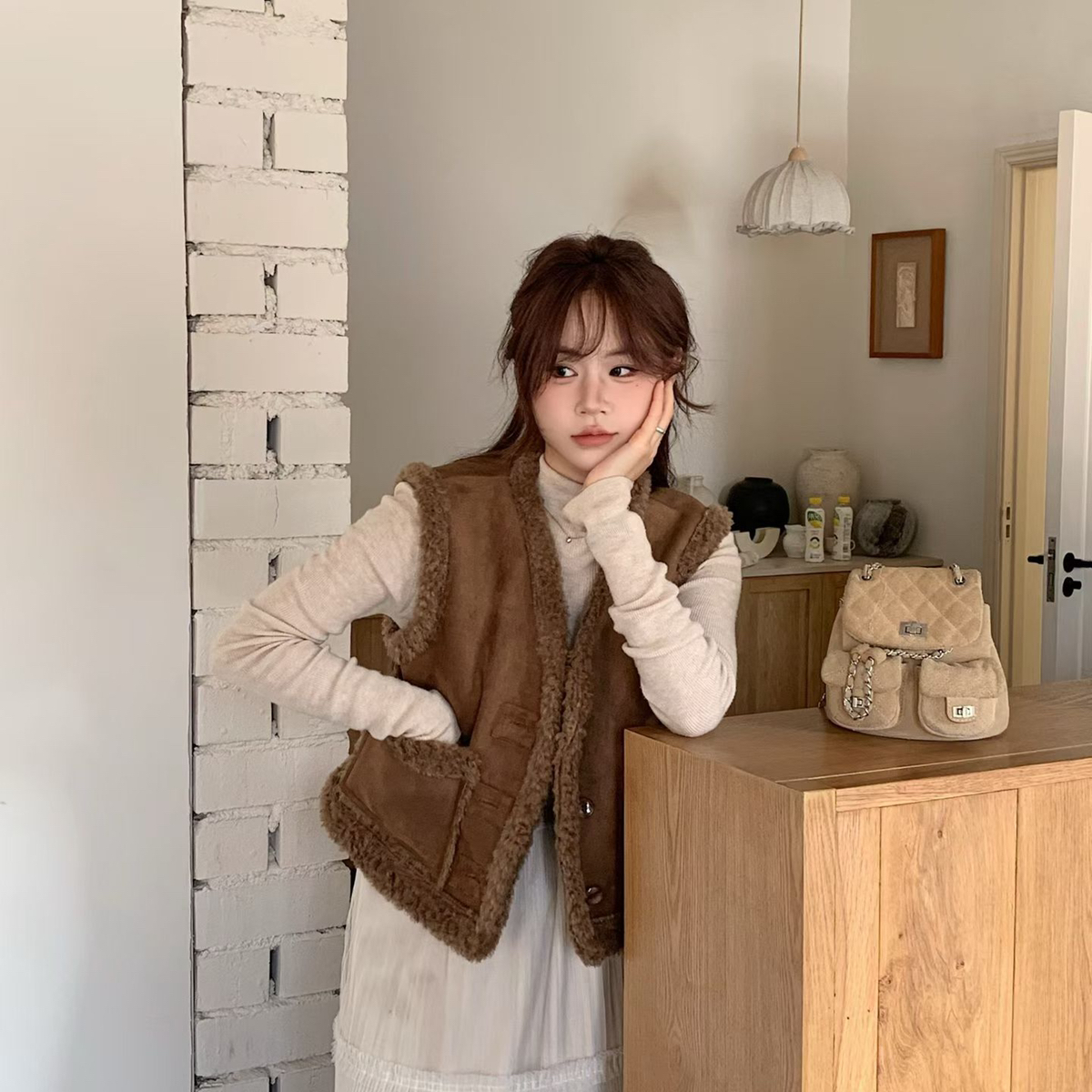 CC夫人-冬上新法式复古羊羔毛短款马甲8292