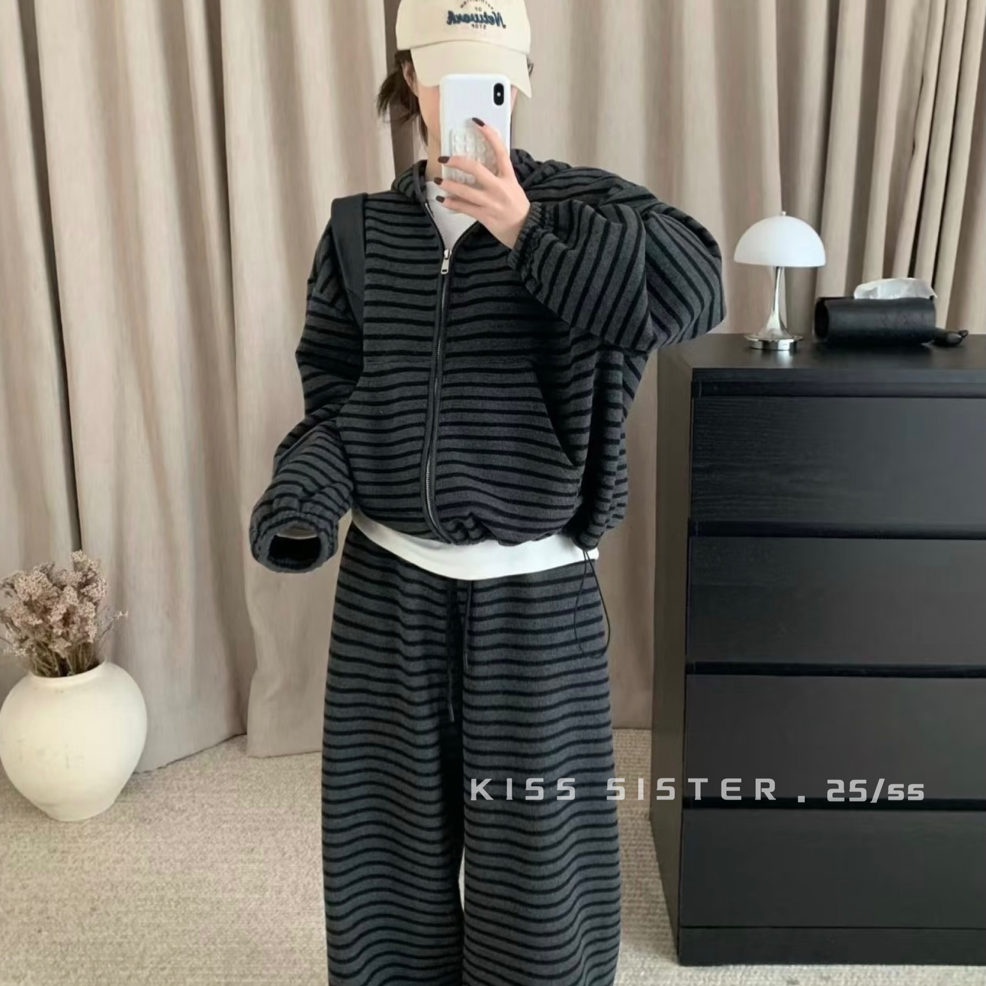KISS SISTER-感拉链卫衣外套+条纹加厚绒垂感阔腿休闲裤套装W2086