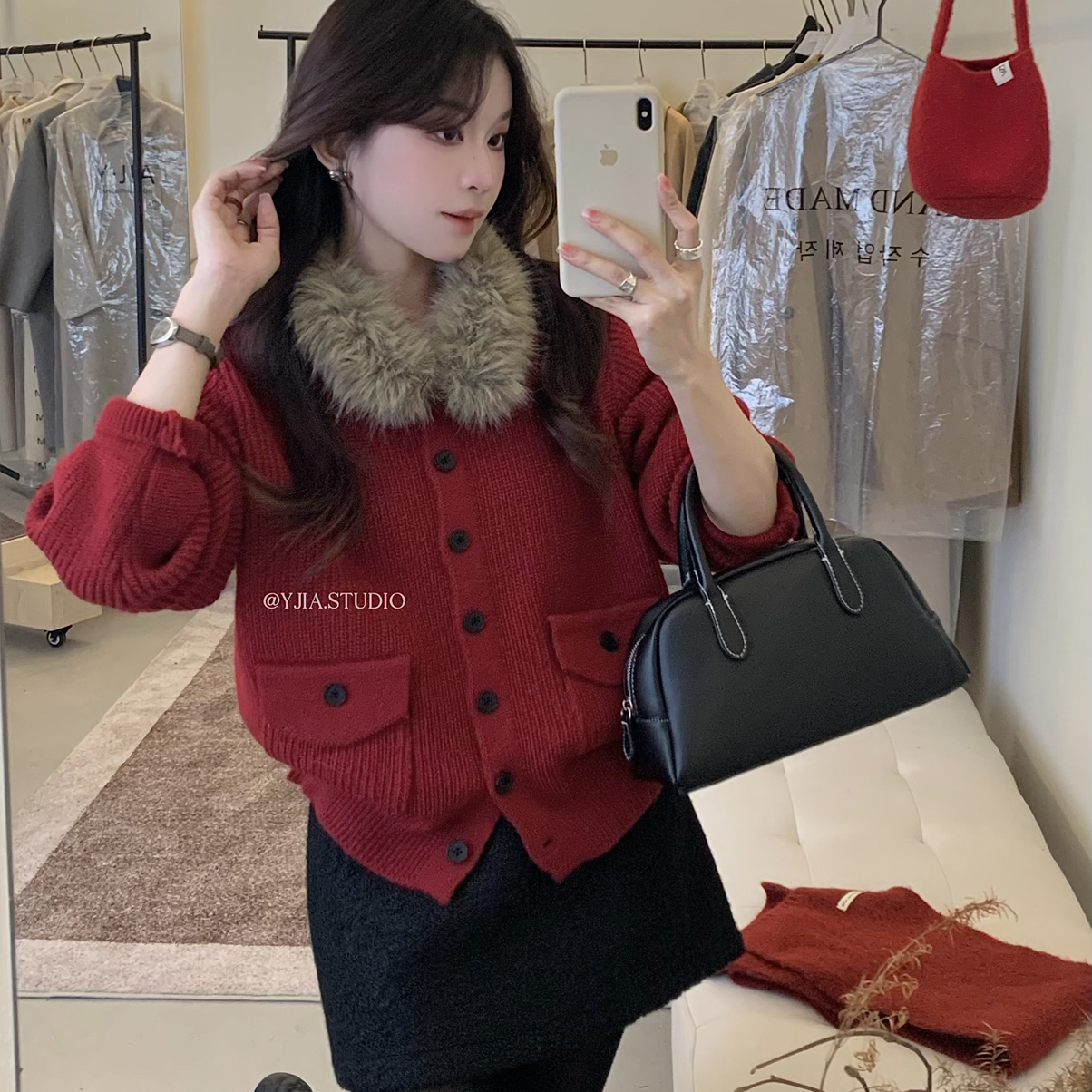 Y.JIA 伊嘉-开衫外套保暖毛衣(配可拆卸狐狸毛仿毛毛领)1221-555