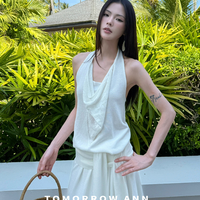 TOMORROW ANN-26年早春气质设计感挂脖时尚背心12605
