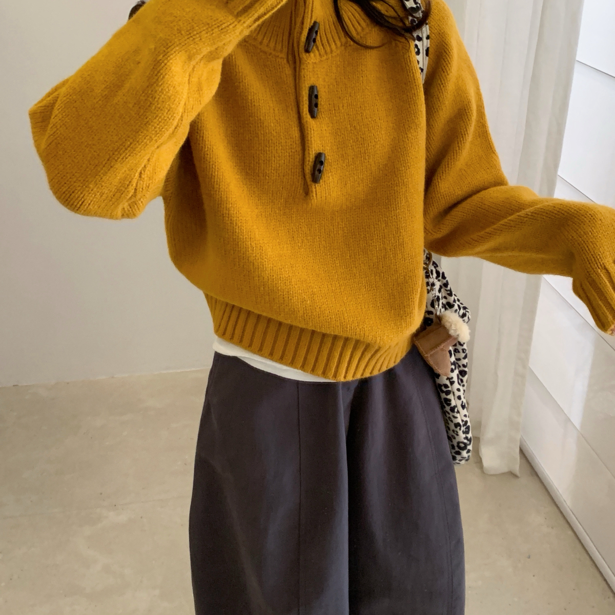 Find Time-好卖牛角扣半纽扣高领翻领纯色百搭套头保暖毛衣L61017