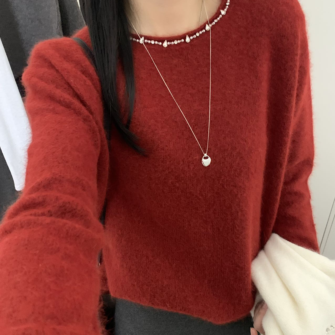 可-珠温柔乡冬上新温柔气质钉珠设计针织衫（含15.6绵羊毛）96051