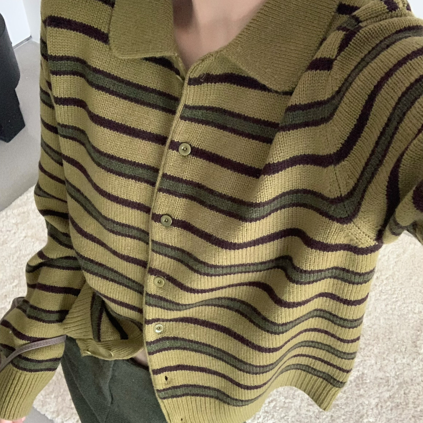 X浅之夏-上新Polo领排扣条纹慵懒风针织开衫（含100羊毛）KM25981