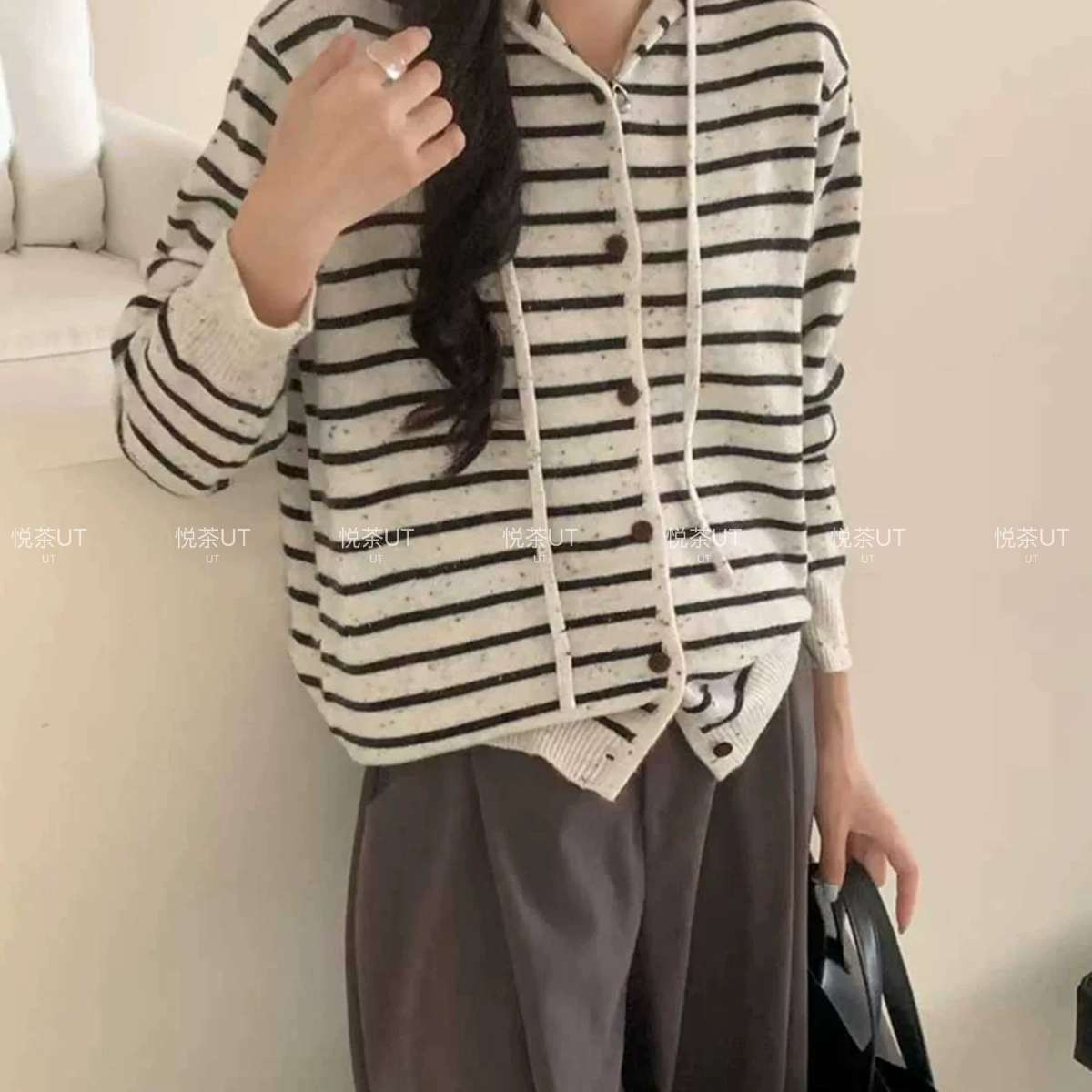 茶UniqueTea-系撞色条纹连帽软糯针织开衫（含30.4绵羊毛）yc772