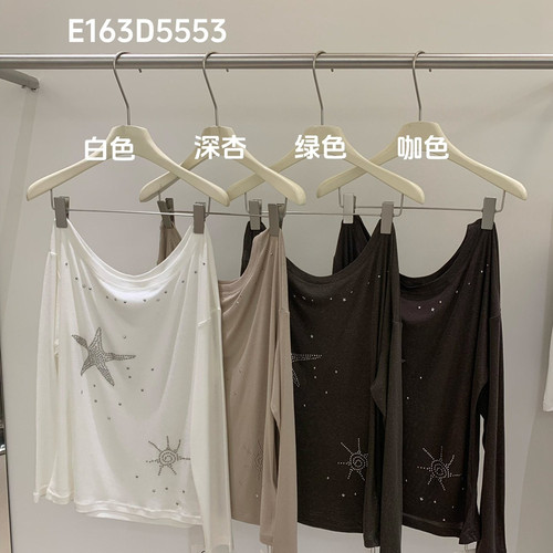 里奈-秋上新烫钻单肩领宽松长袖T恤E163D5553