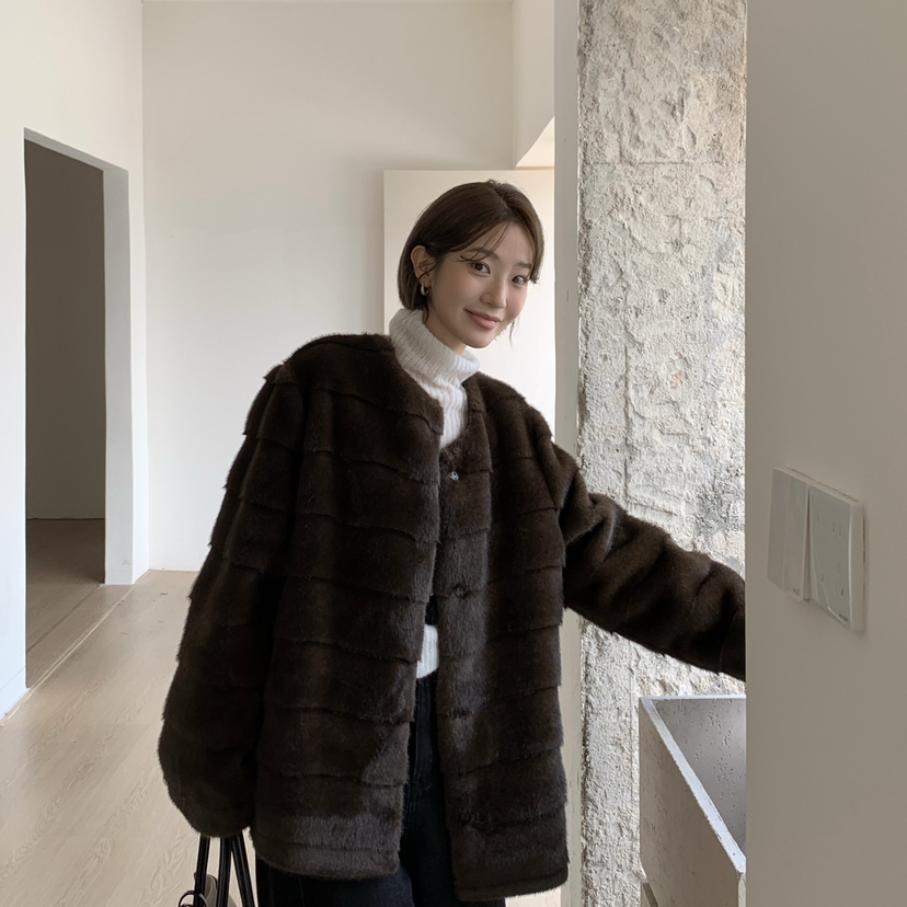 LAS CELULA-冬上新轻奢质感毛绒加厚短外套H22732