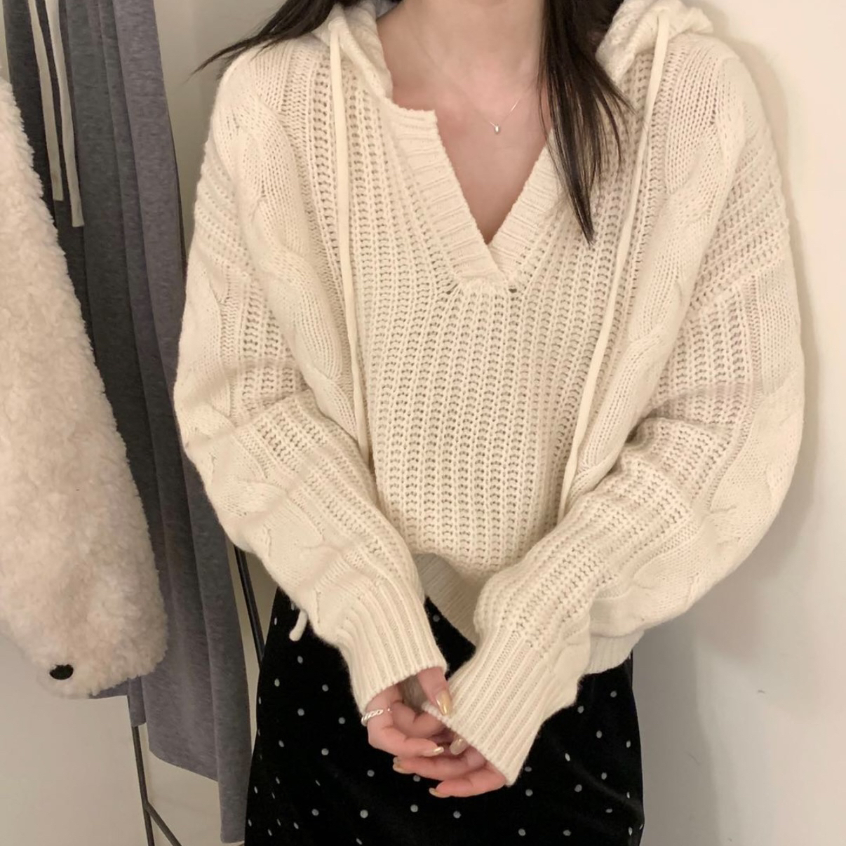 TOMORROW-休闲粗针麻花剪刀领麻花套头连帽毛衣(含100羊毛)WZ675