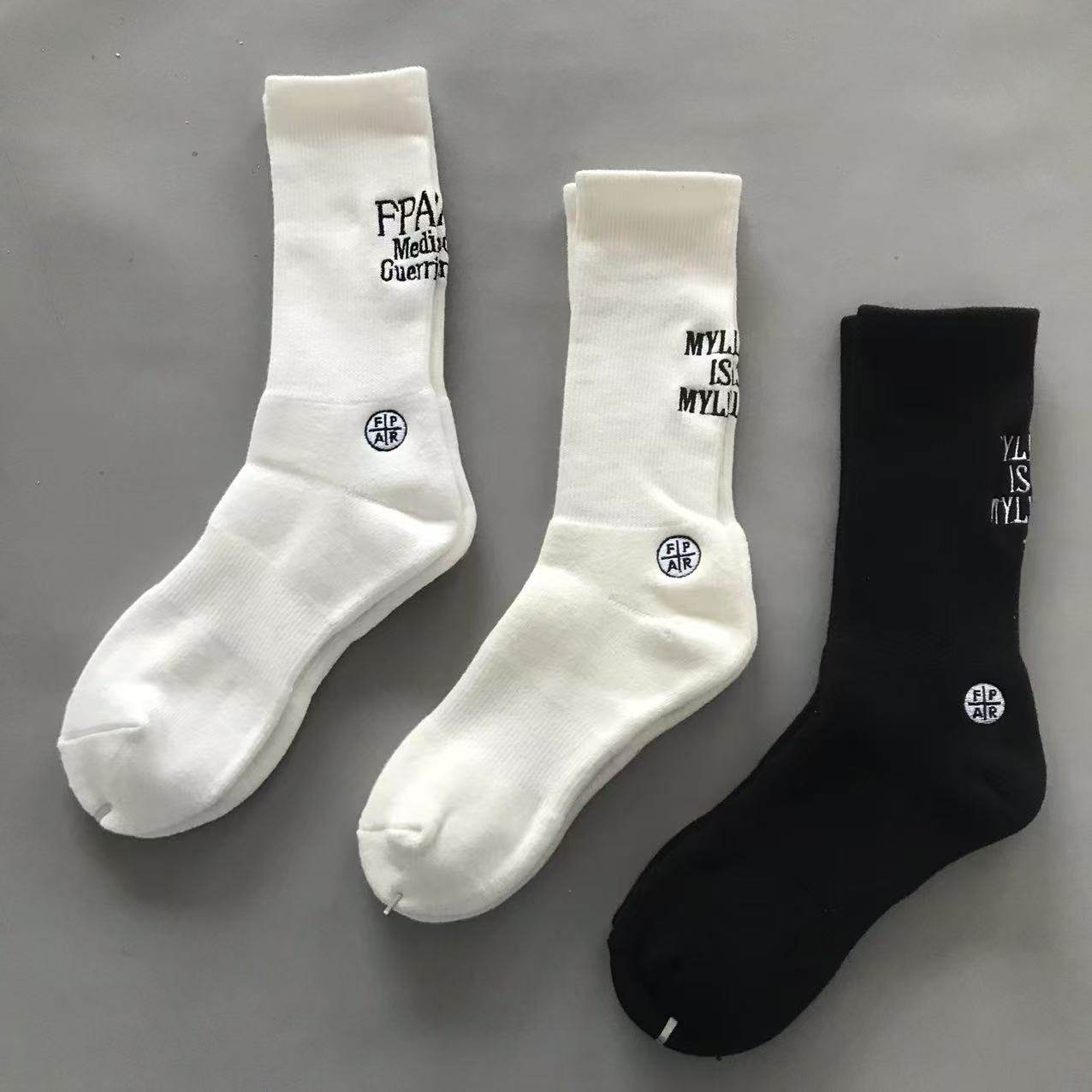 潮牌wtaps西山彻字母刺绣运动袜