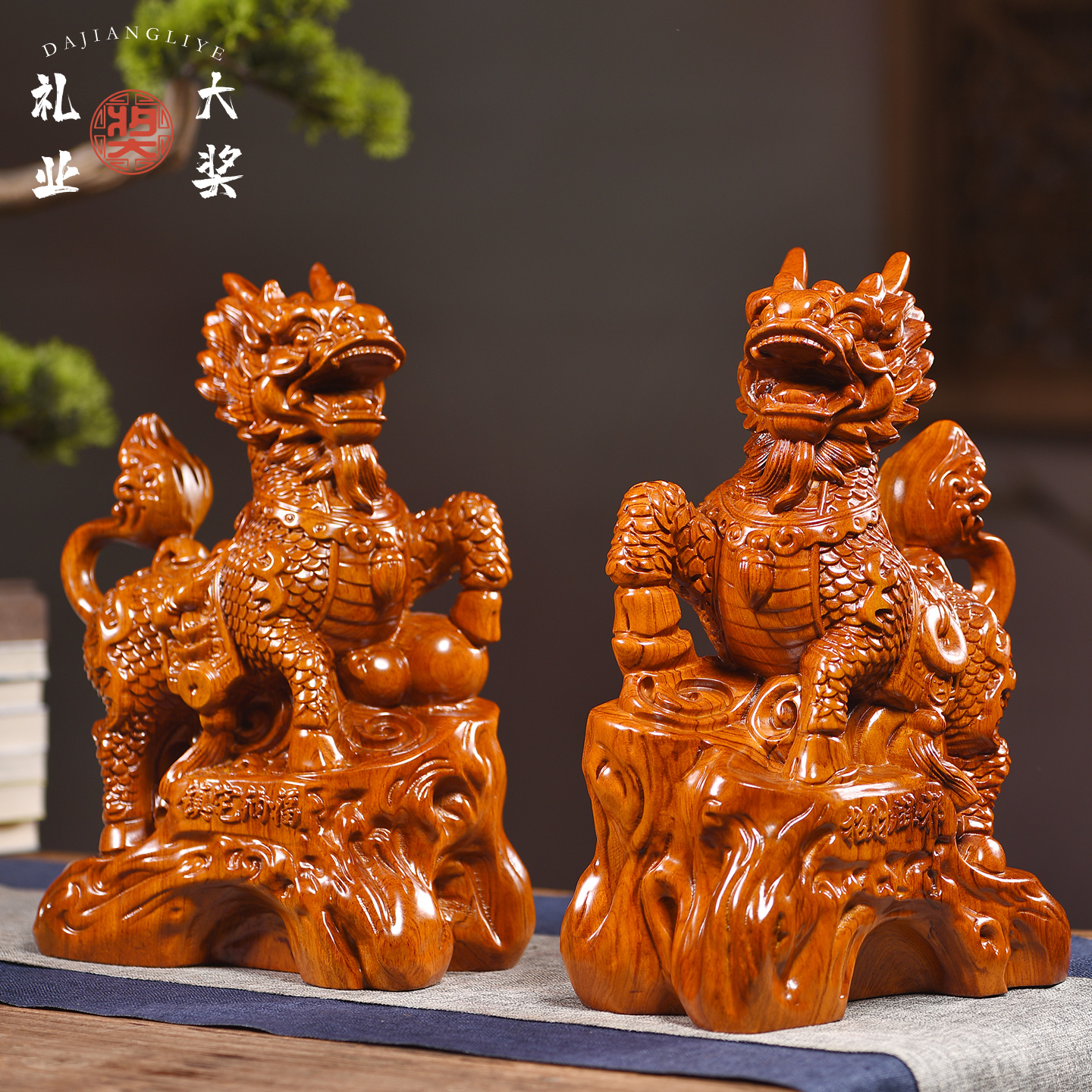 花梨木雕招财纳福麒麟送礼摆件