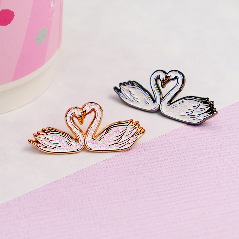 PINSTINCT精致闪粉情侣天鹅胸针